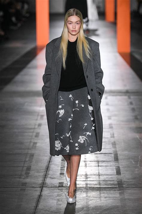 prada collezione inverno 2023|SFILATA PRADA DONNA AUTUNNO/INVERNO 2023.